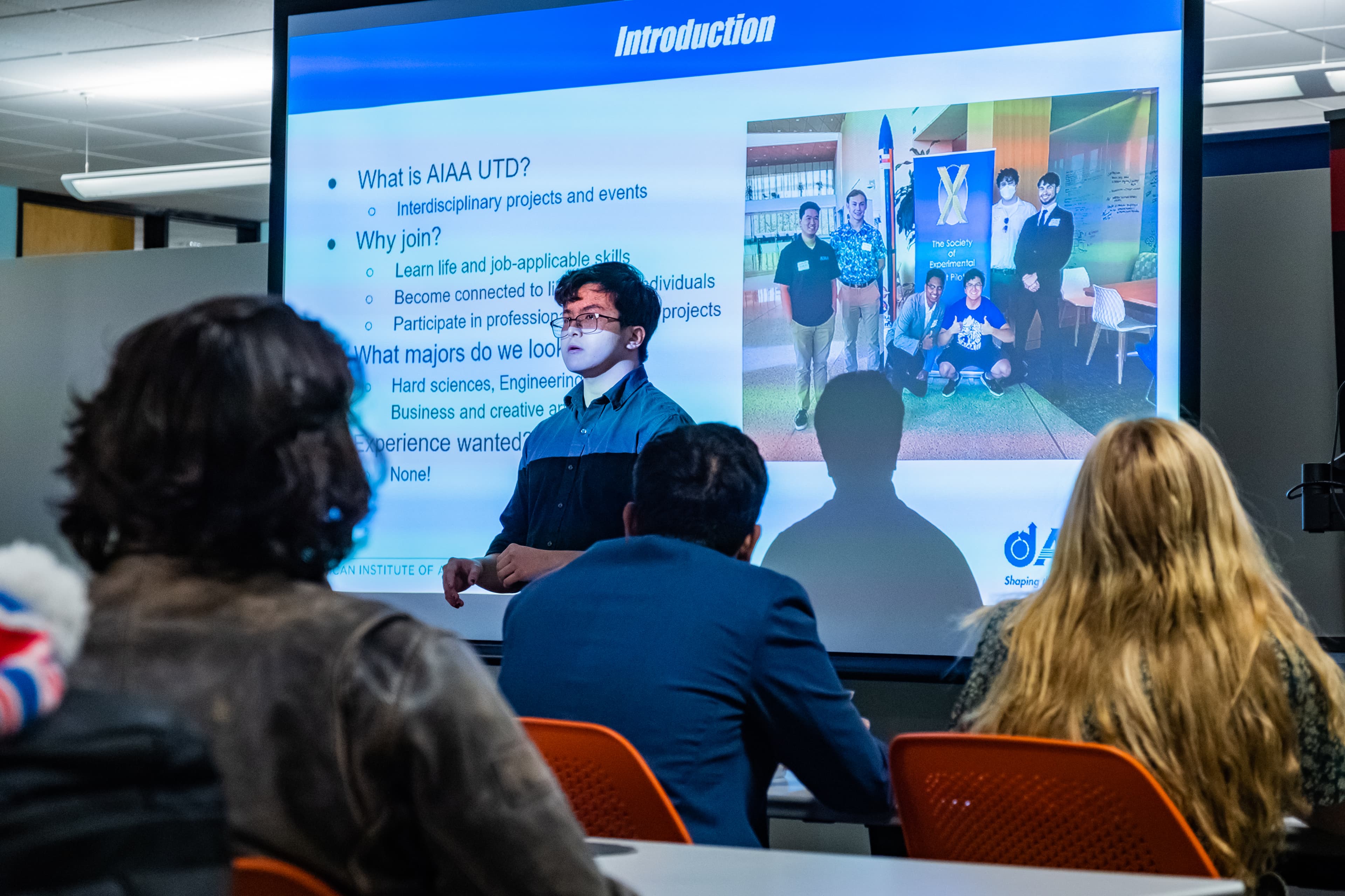 AIAA president giving an introduction in the general meeting